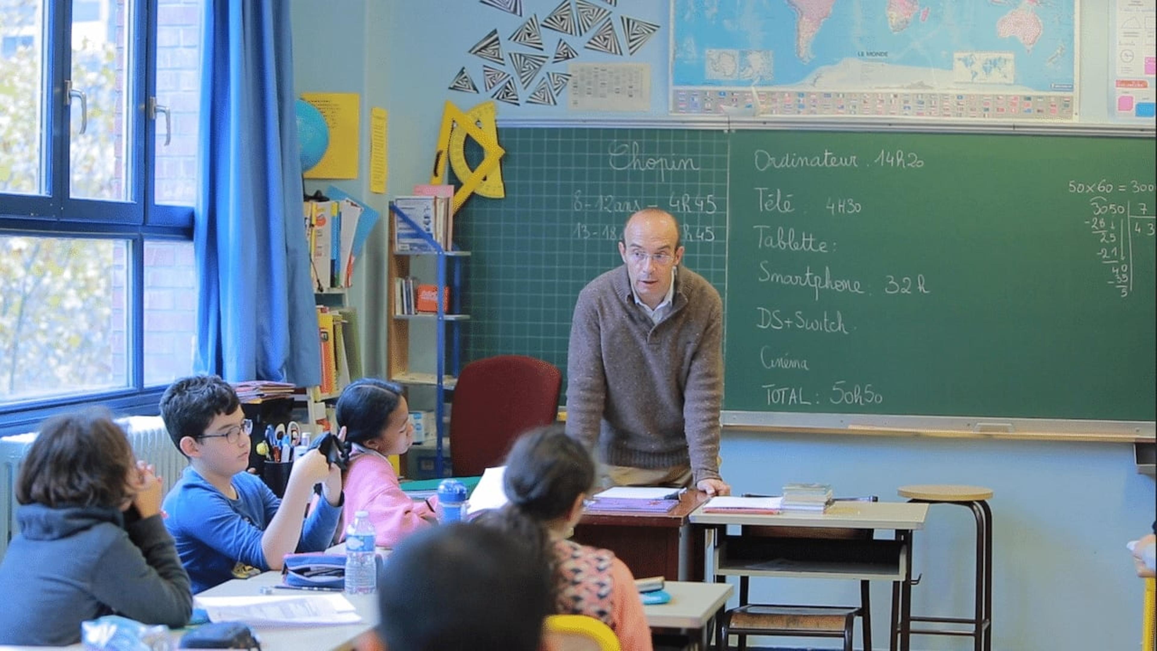 Et si on levait les yeux ? Une classe face aux écrans