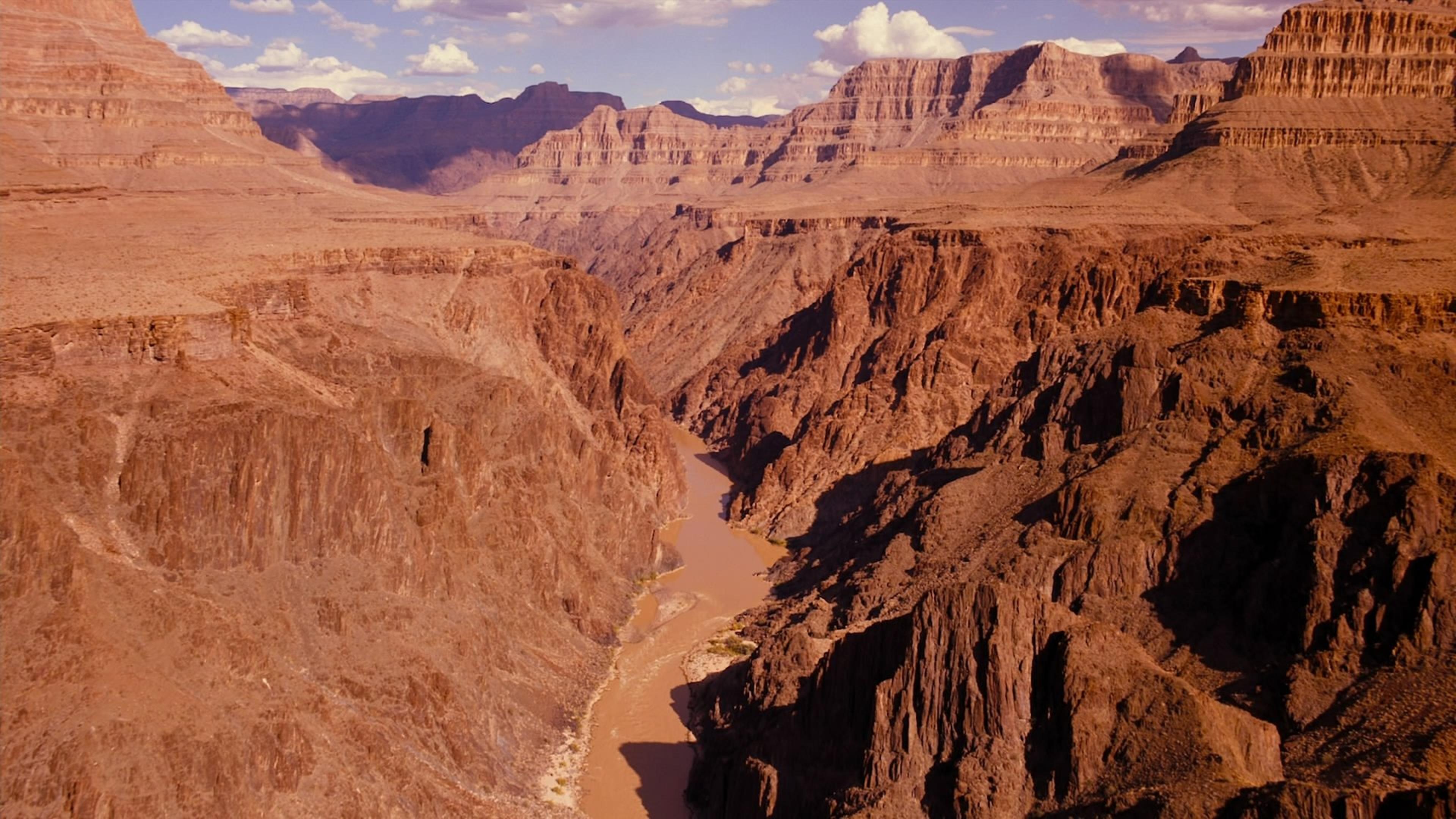 Grand Canyon : Fleuve en Péril