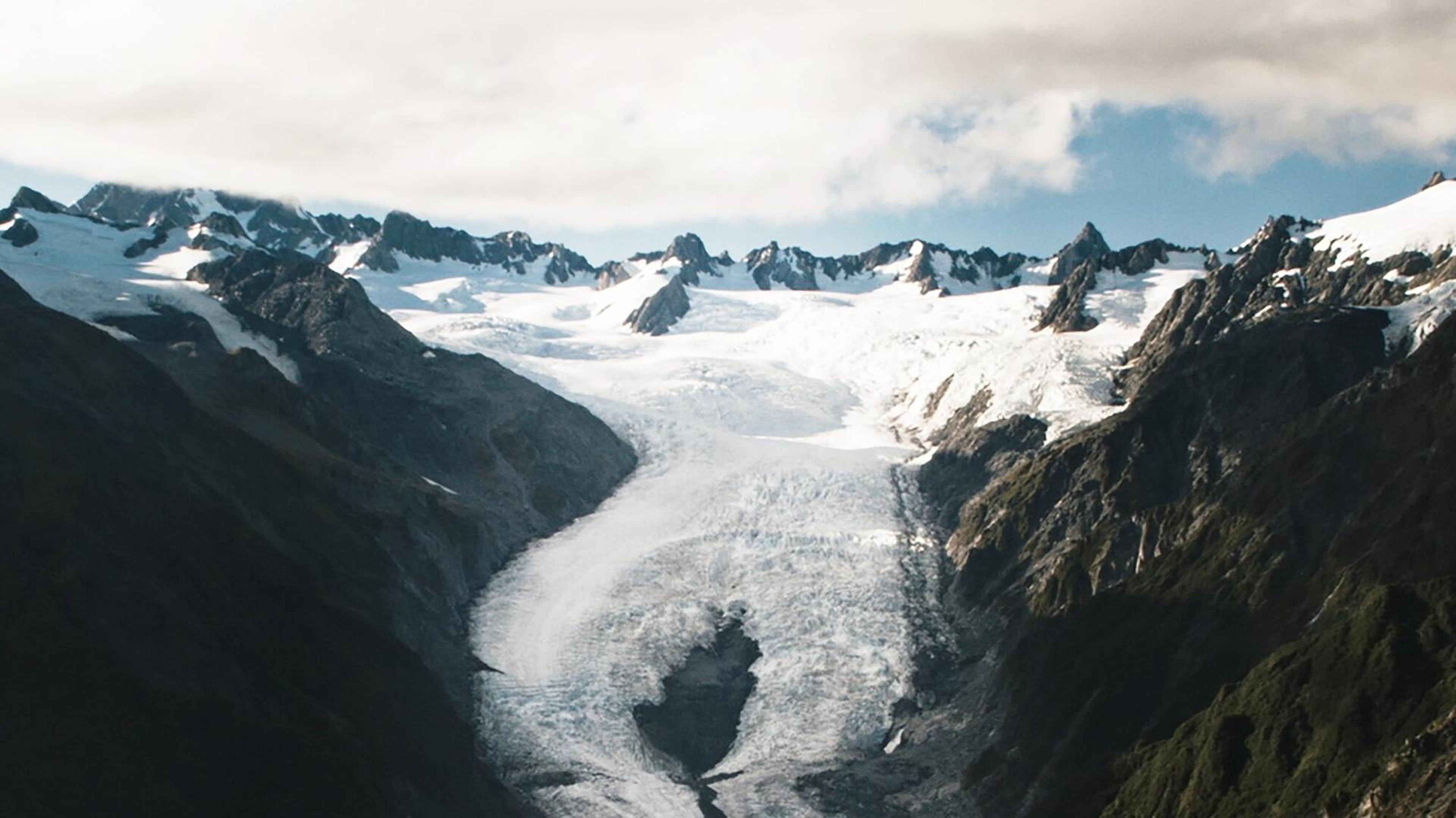 New Zealand: Earth's Mythical Islands