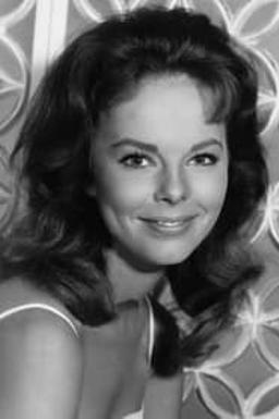 Anne Helm