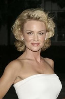 Kelly Carlson